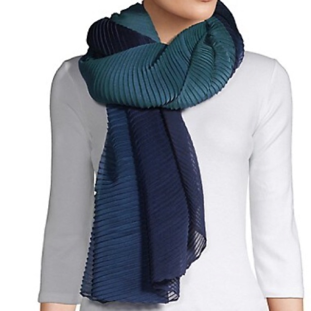 Etereo Pleated Ombré Scarf